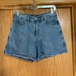 Ultra High-Rise 90s Denim Shorts - Hollister - Size 6